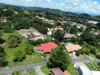 Aerial view showing residential neighborhood with mountain backdrop and green spaces near Volcán Panama