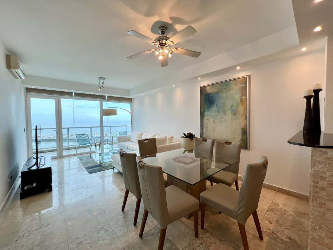 Modern kitchen with granite countertops and stainless appliances at PH Sky Avenida Balboa Panama