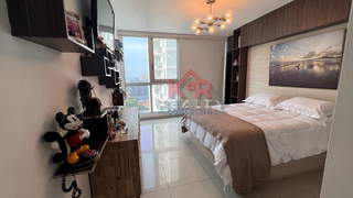 Apartment for Sale in San Francisco - 3 bedrooms