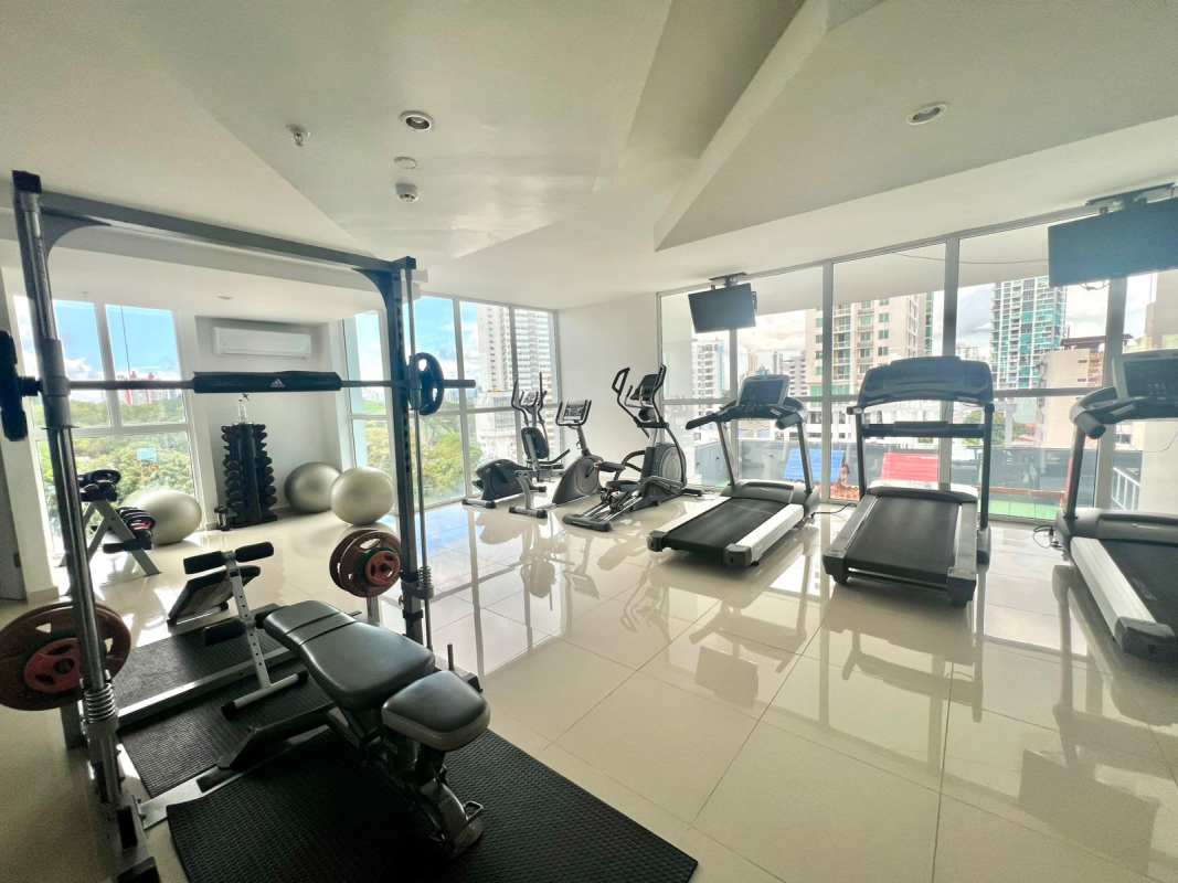 Rooftop swimming pool with lounge area and panoramic views PH Quadrat San Francisco Panama