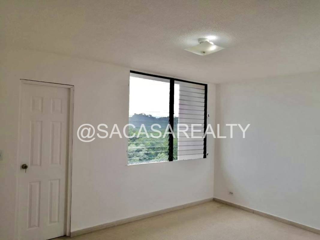 Spacious 3BR Apartment with Balcony in El Dorado