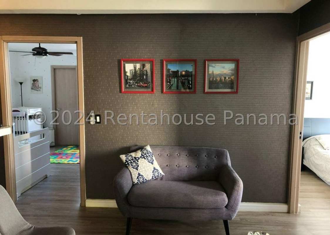 Modern kitchen with granite countertops PH Moon Tower apartment in Coco del Mar Panama