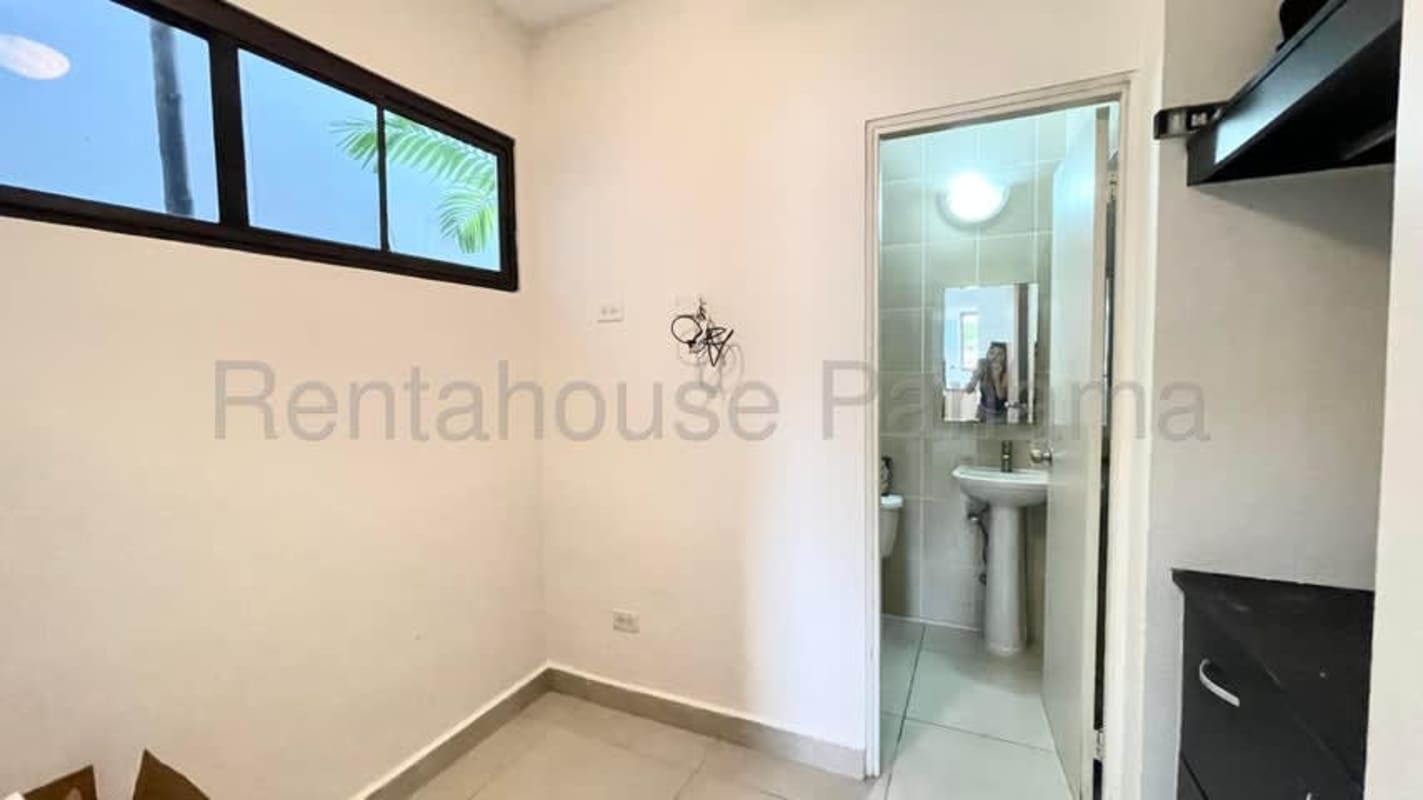 Gourmet kitchen with granite countertops, wood cabinets, modern appliances in Sierra Nevada