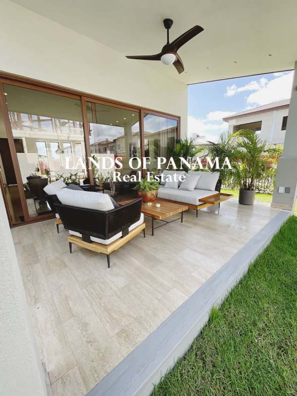 Spacious dining room natural light marble floor duplex in Santa María Panama