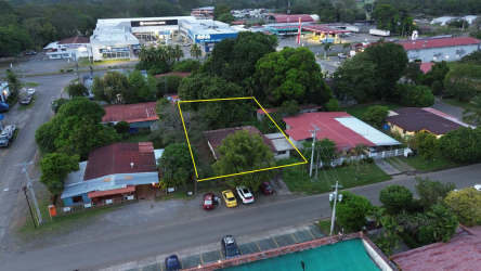 Outlined commercial lot surrounded by shops, streets and trees central David Volcán Chiriquí