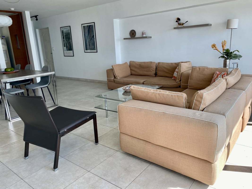 Fully equipped kitchen with granite countertops at PH Terrawind condo San Francisco Panama