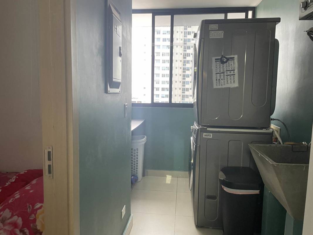 Infinity rooftop swimming pool with skyline views in PH Balboa Bay Avenida Balboa Panama