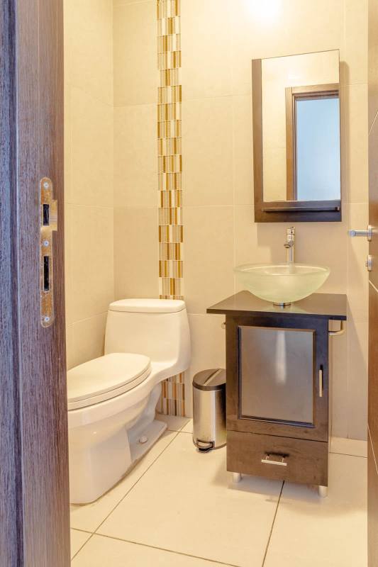 Furnished bedroom with large windows, ocean view, walk-in closet in PH Allure Avenida Balboa Panama City