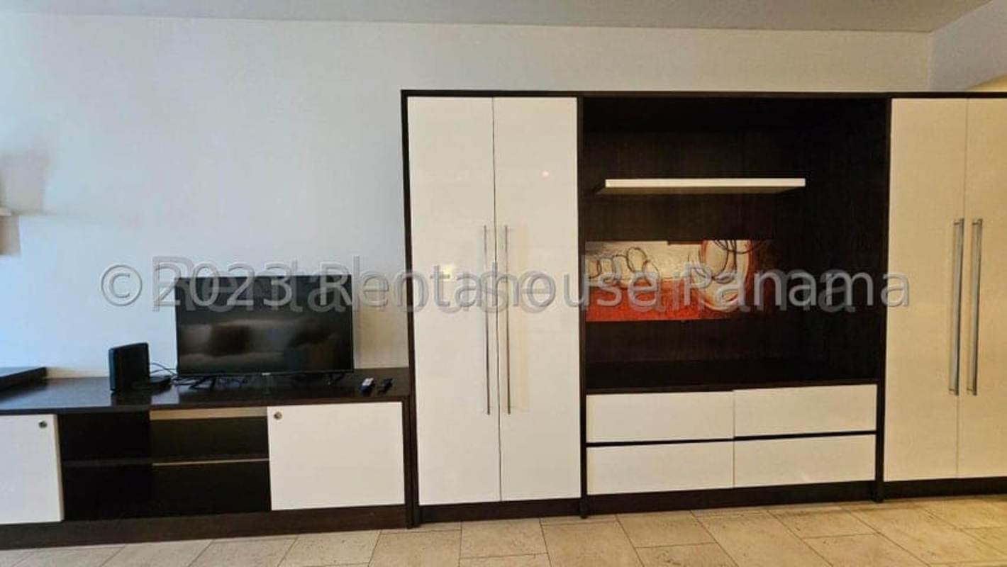 Glass shower and modern vanity in furnished Bayloft at BICSA Punta Pacifica