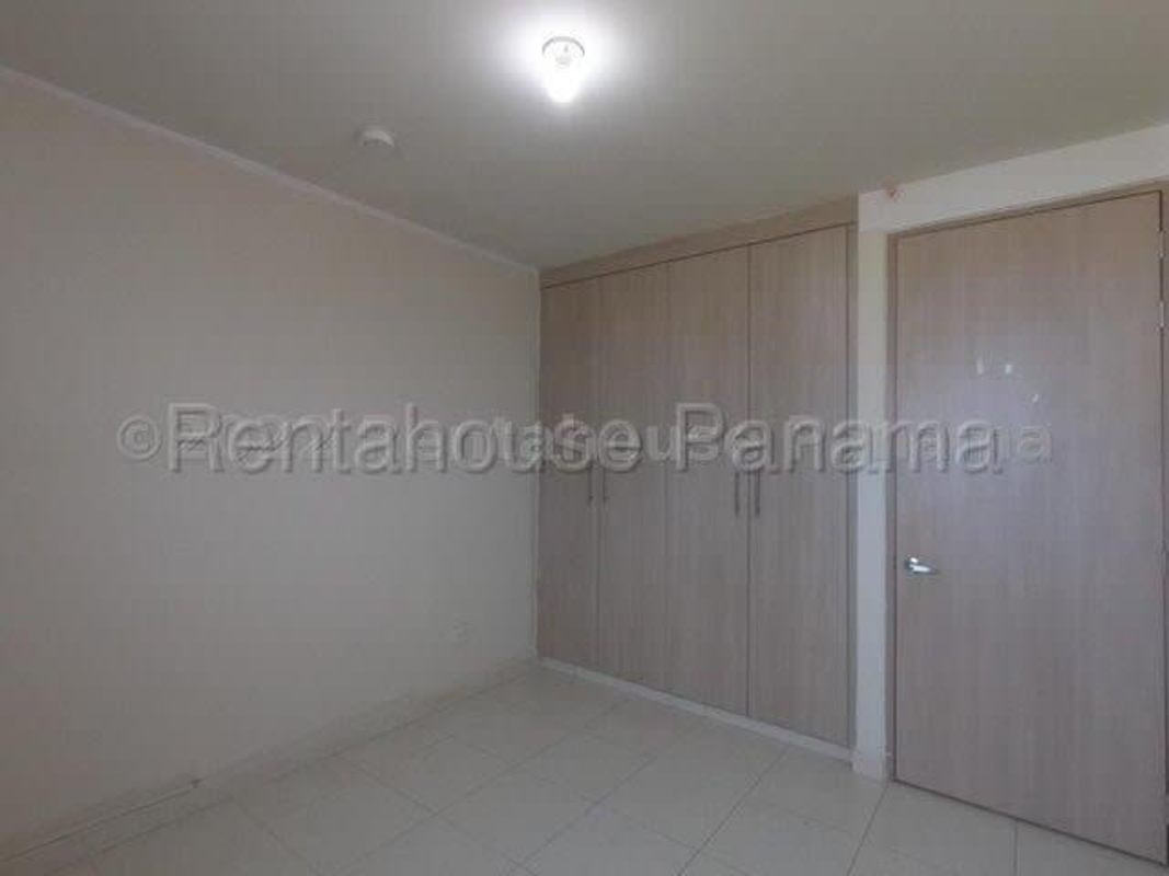 Bright bedroom with closet tiled floors air conditioning Costa Sur rental Panama