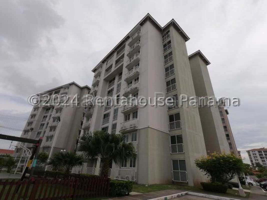 Spacious tiled living room split AC unit neutral colors Versalles Panama apartment rental