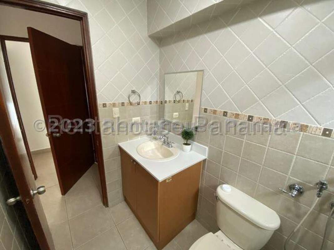 Secondary bedroom with AC and closet in PH Green Bay Costa del Este Panama