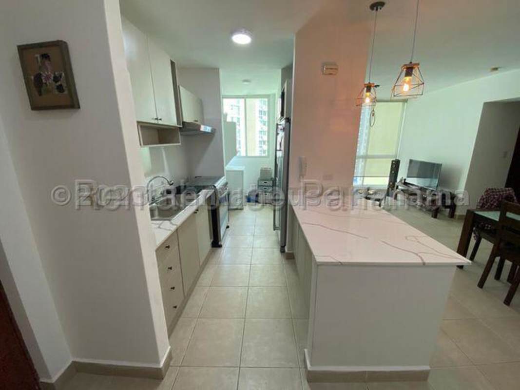Equipped kitchen with breakfast bar in furnished apartment PH Green Bay Costa del Este Panama