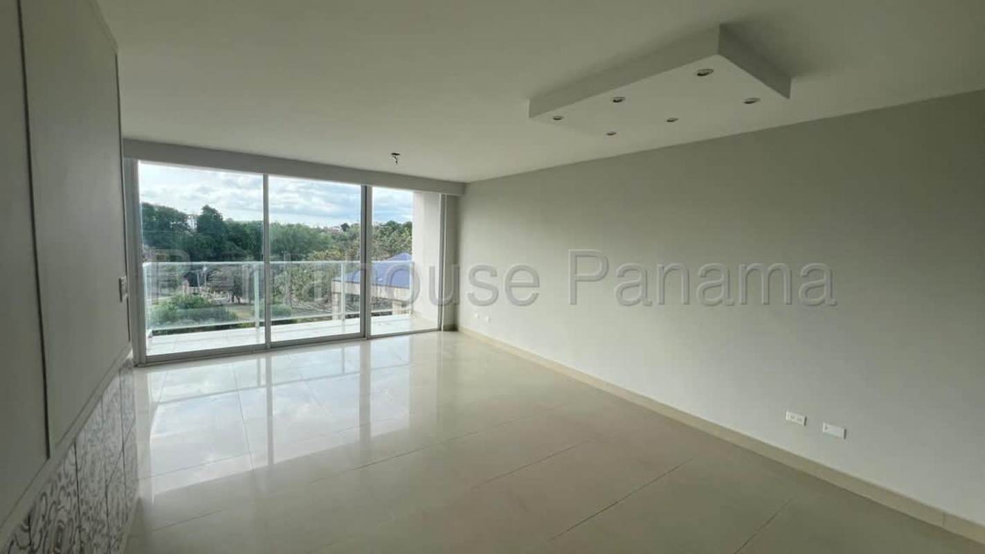 Master bedroom with ensuite bath and walk-in closet in PH Pine Hills Albrook