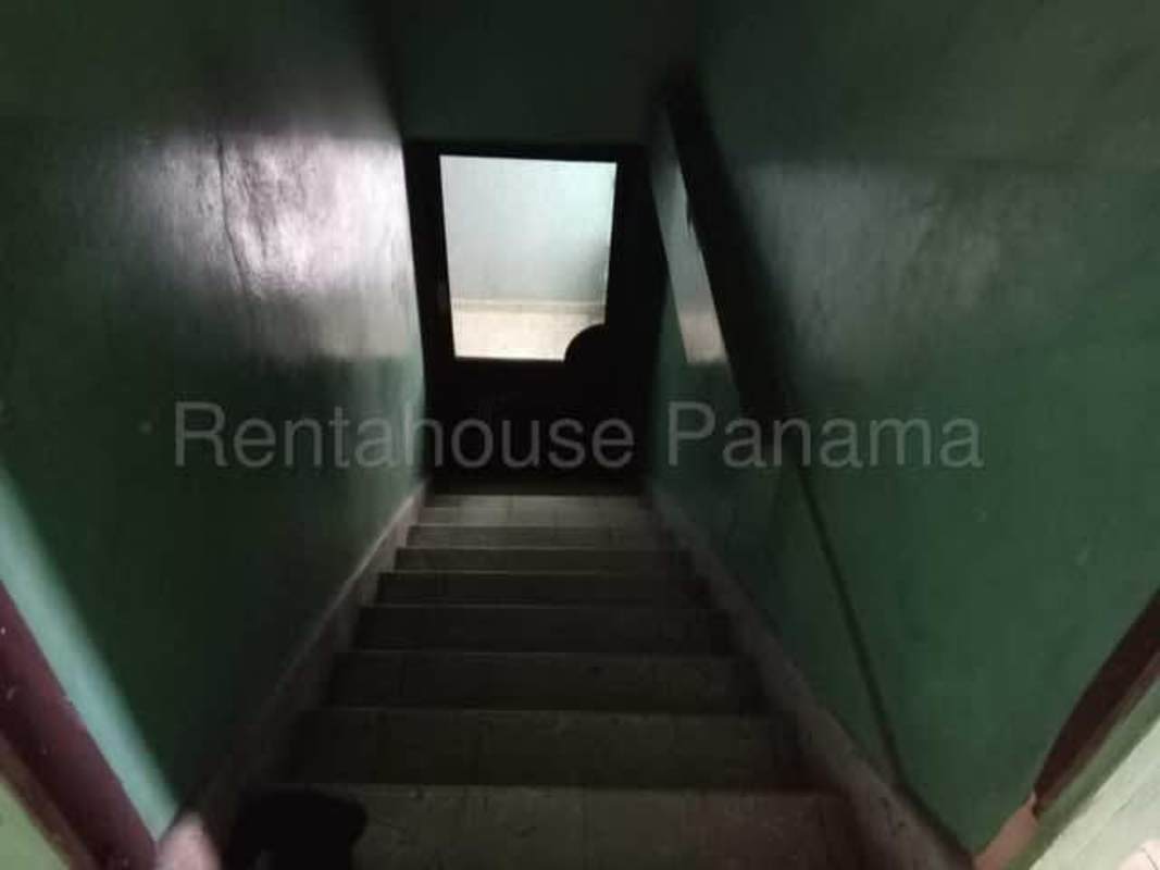 Living room with windows, sofa furniture and tiled floors in San Francisco house for sale Panama City