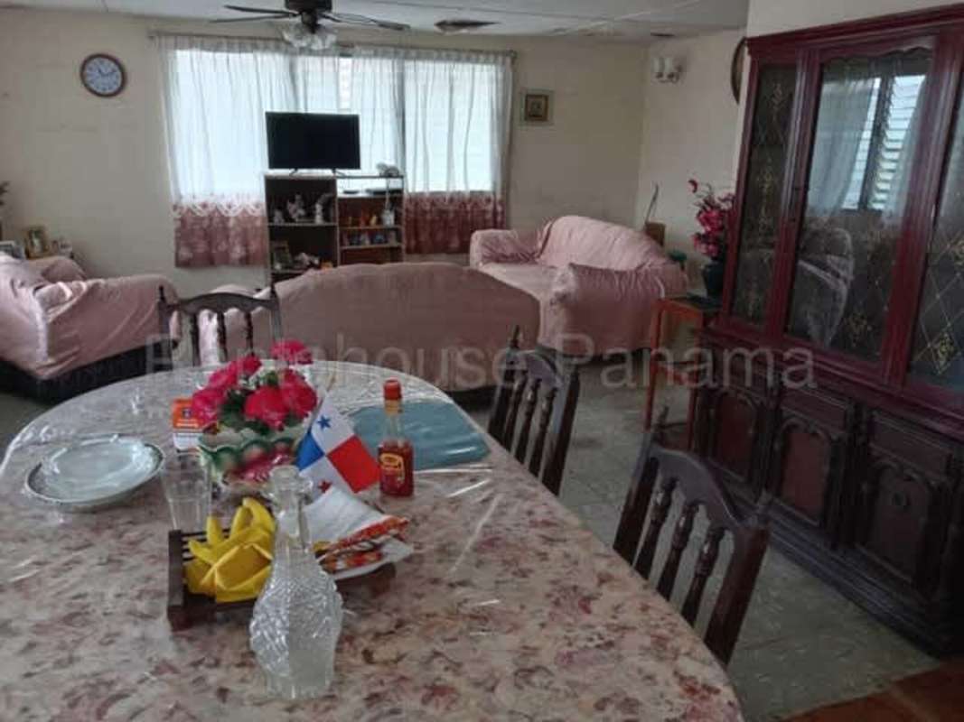 Street view of single story house with fence and garden located in San Francisco Panama for sale