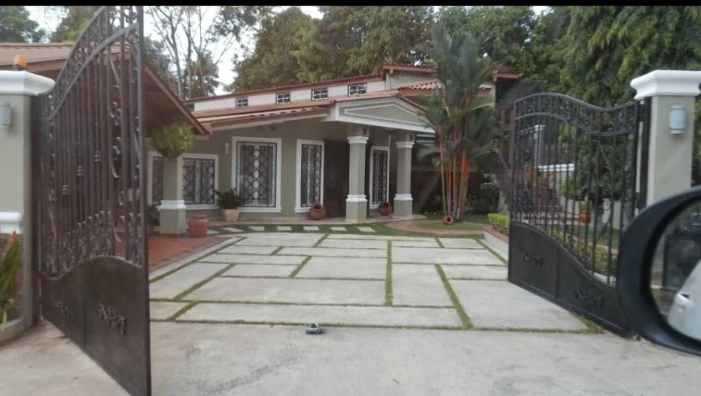 Interior hallway with brick accents, large window, and decorative lamp in Urbanización Ancón furnished house
