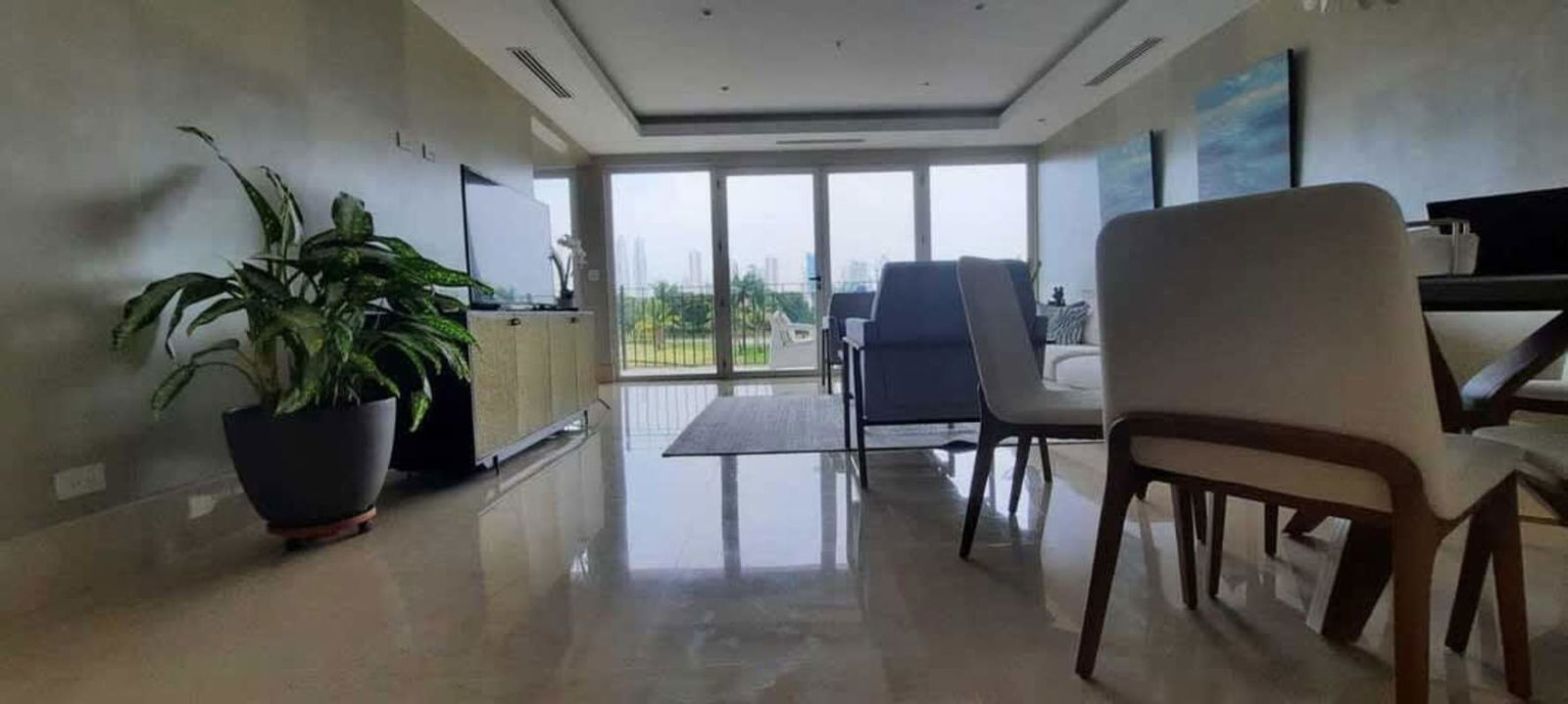 Gourmet kitchen with granite countertops, built-in appliances at The Reserve Santa María Panama