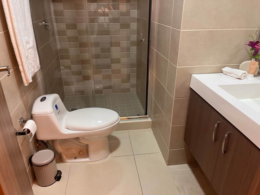 Twin bedroom with geometric accent wall, two beds, natural light in PH Spotlight Panama