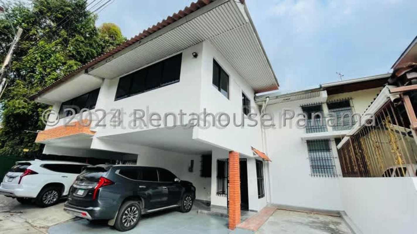 Remodeled 4BR House with Terrace in Parque Lefevre Panama