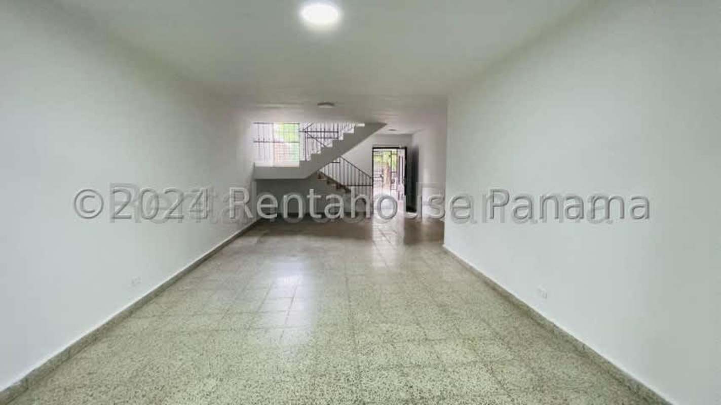 Spacious tiled interior with modern staircase in house for rent Panama