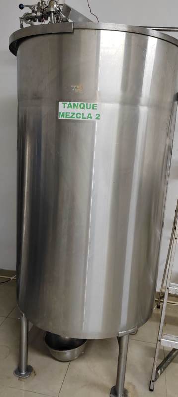 Stainless industrial mixing tank with valves beverage manufacturing plant in Panama