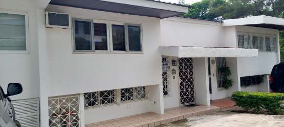 Traditional master bedroom with exposed beams ensuite bath in APRUCC Gorgona Panama