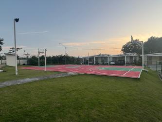 Closed kitchen with cabinets, stove, oven and extractor Residencial Vista Alegre house for rent Arraiján Panama