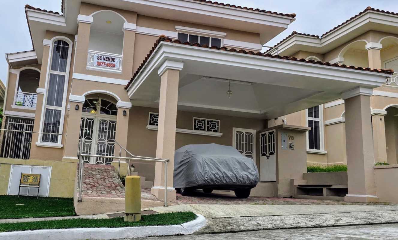 Elegant two-story Mediterranean villa with balcony in PH Altos del Country Panama City