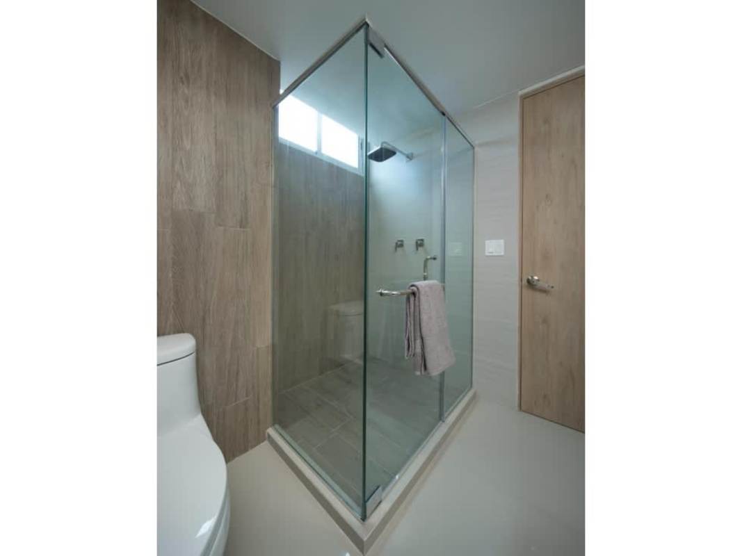 Modern bathroom with glass enclosed shower PH Zaphiro Panama City