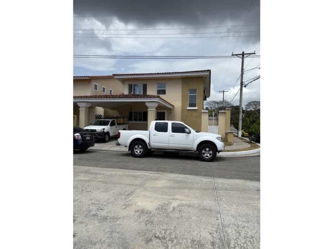 Two-story Mediterranean style corner house with carport in PH Villa Tiloli Panama