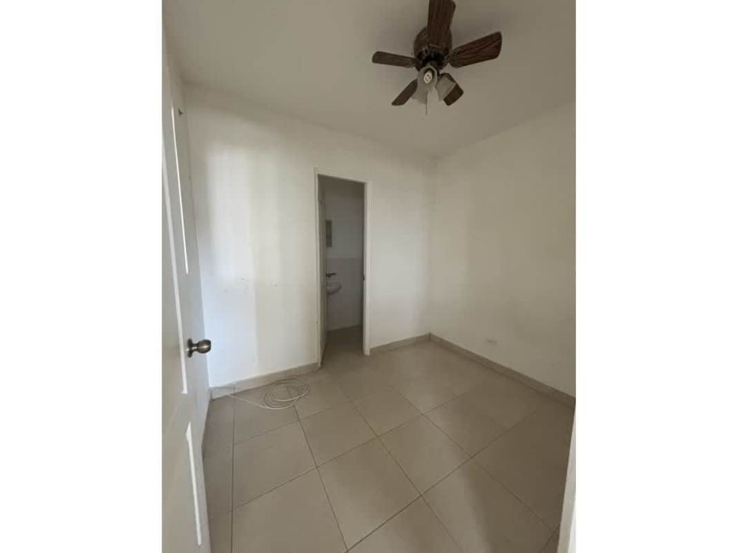 Walled backyard garden with patio area in PH Villa Tiloli Brisas del Golf Panama