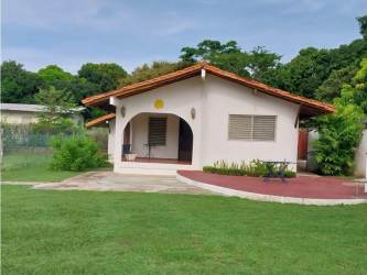 Furnished 3BR House with Pool & Terrace in Coronado