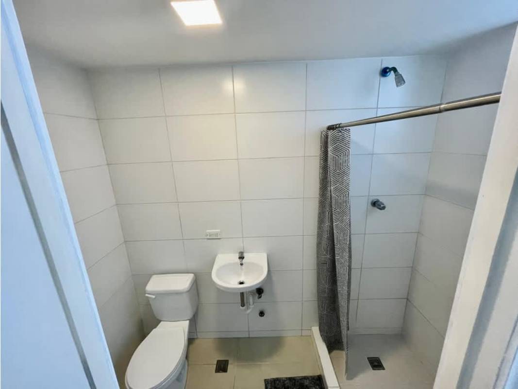 Minimalist design bathroom with tiled walls in PH Scala El Carmen Panama City