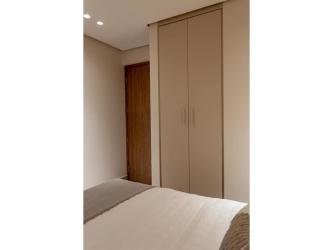 Secondary bedroom with built-in closet and window at PH Mi Condado Panama City