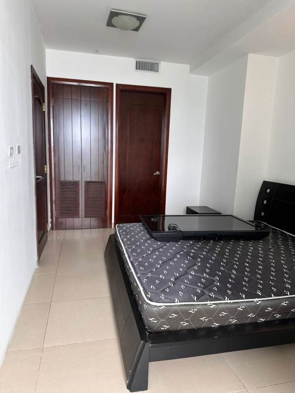 Spacious bedroom with closet and ocean view in PH Oceanaire Punta Pacifica Panama