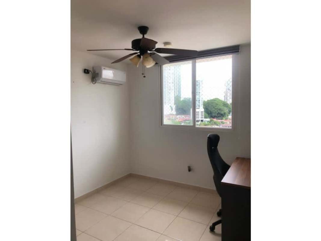 City-view bedroom with AC and large windows in PH Sabana Tower apartment Panama