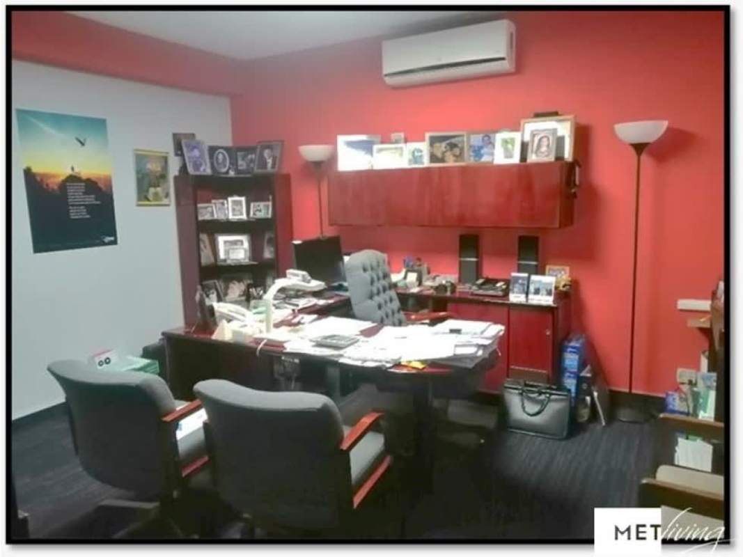 Private commercial office space with AC split, red accent wall, cabinet PH Metropolitan Tower Panama