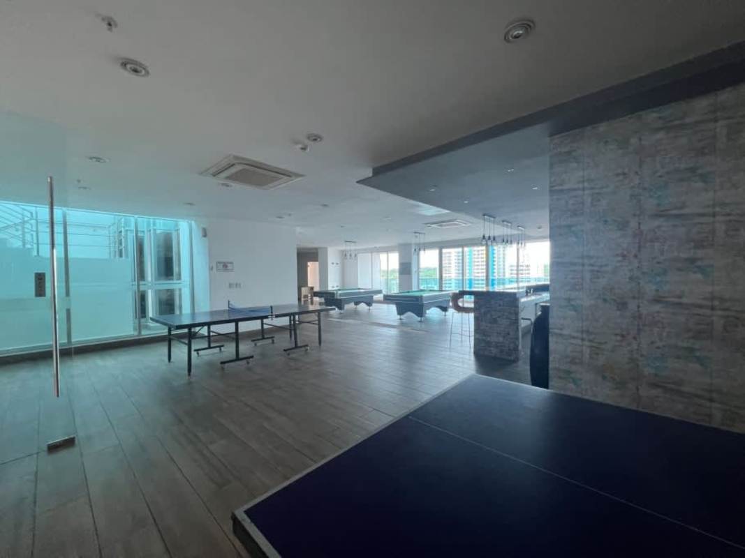 Spacious game room with pool and ping pong tables at PH Torre Elite 500 Panama