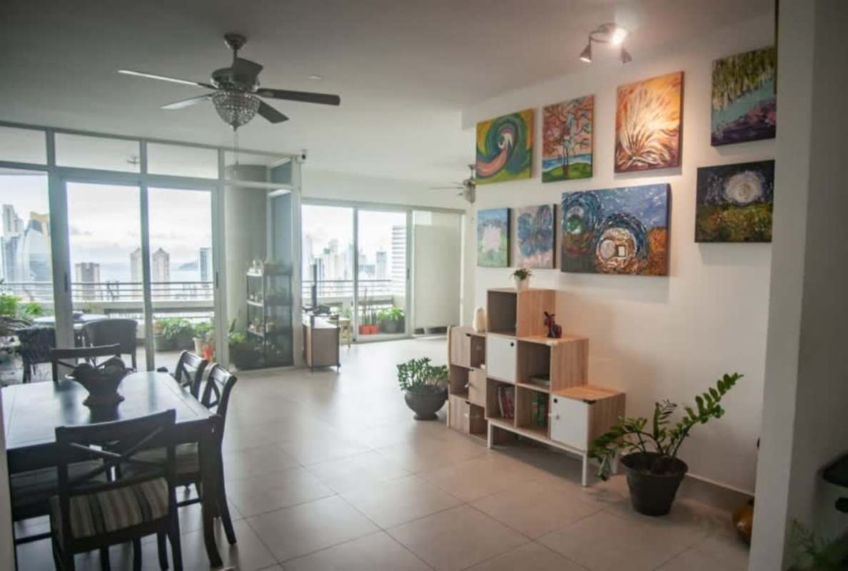 Spacious kitchen with granite countertops in PH Luxor La Cresta Bella Vista Panama City