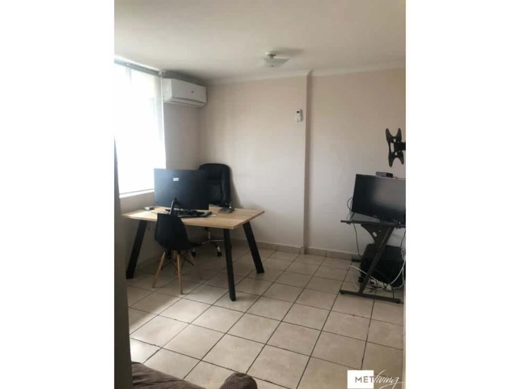 Secondary bedroom or office with window light PH Altos de la Colina Panama