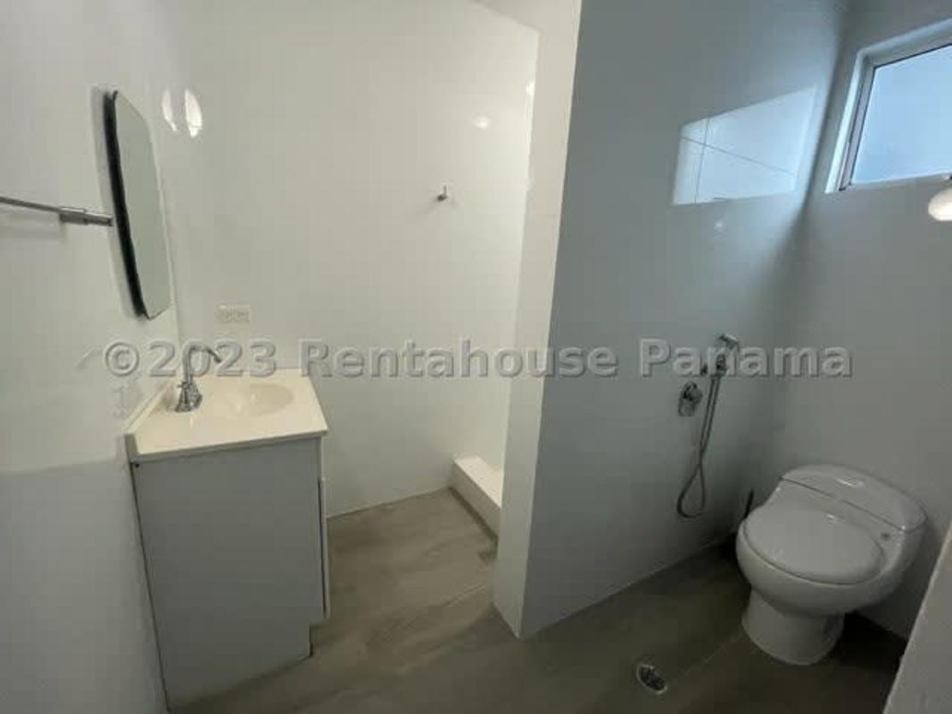 Bedroom with ensuite bathroom in PH Blue Park Bella Vista Panama