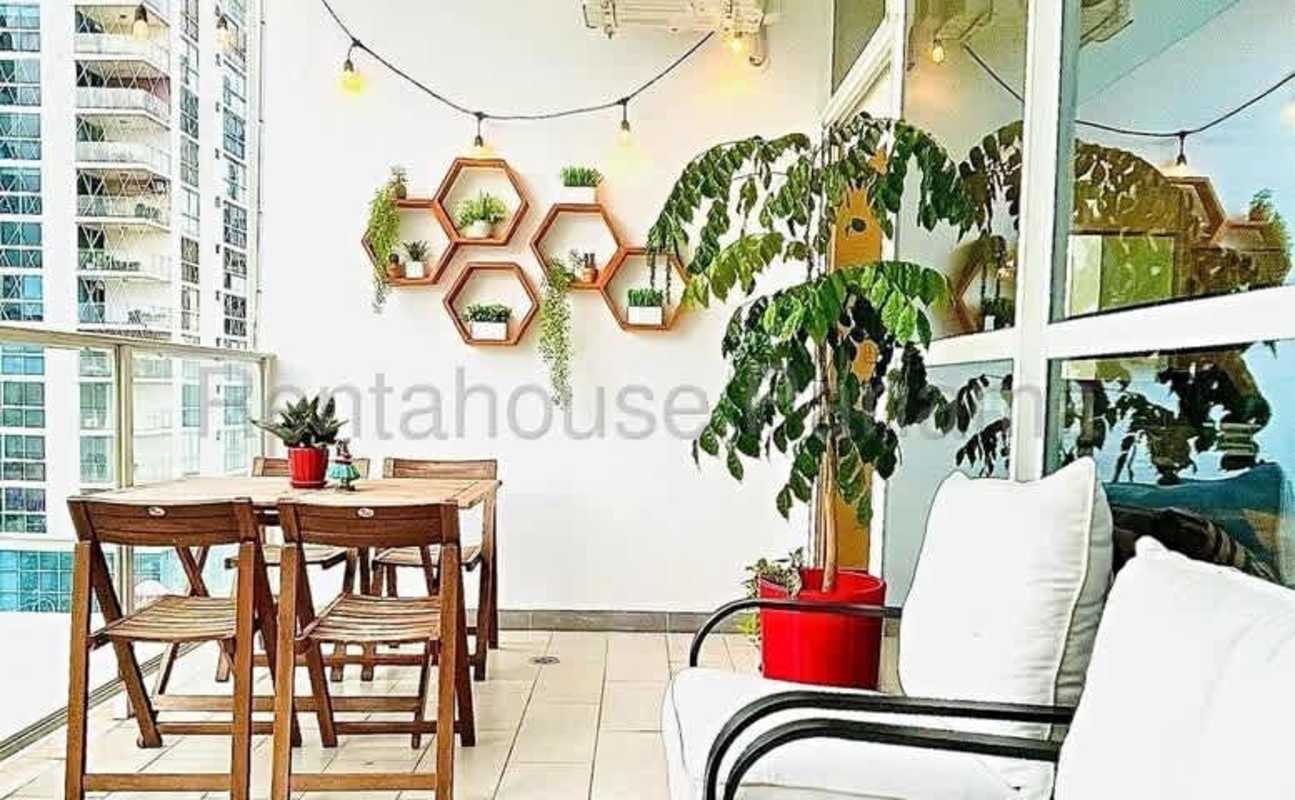 Balcony with seating, plants and decorative wall paneling in PH San Francisco Tower Panama City