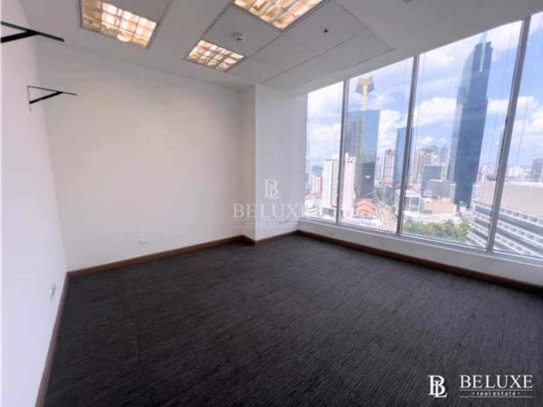 Bright executive private office with skyline view in Torre Banesco Panama