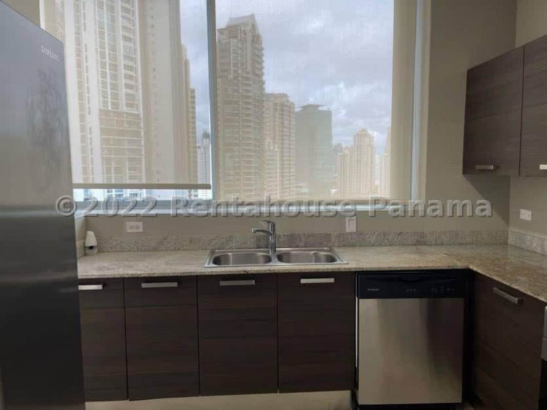 Luxury infinity pool overlooking Pacific Ocean at PH Grand Tower Panama