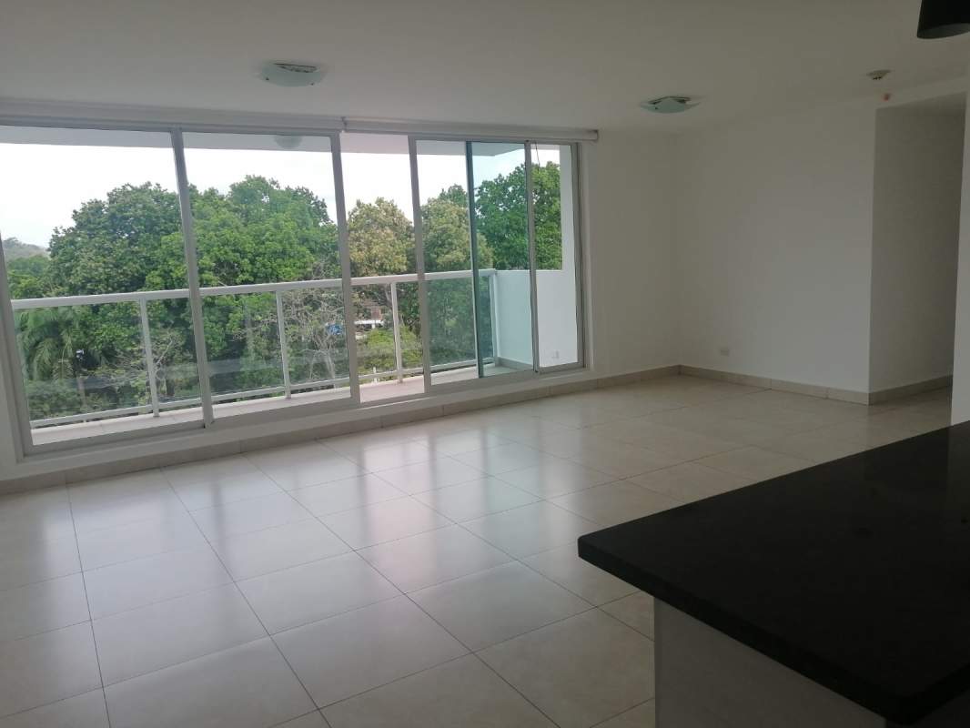 Bedroom with built-in closet and large window at PH Clayton Park Clayton Panama