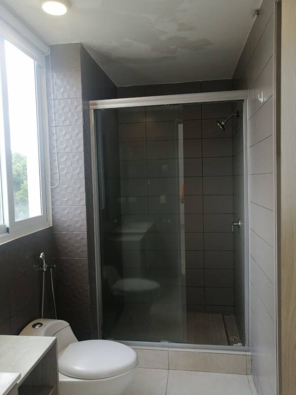 Spacious kitchen with granite island and pendant lighting PH Clayton Park Panama