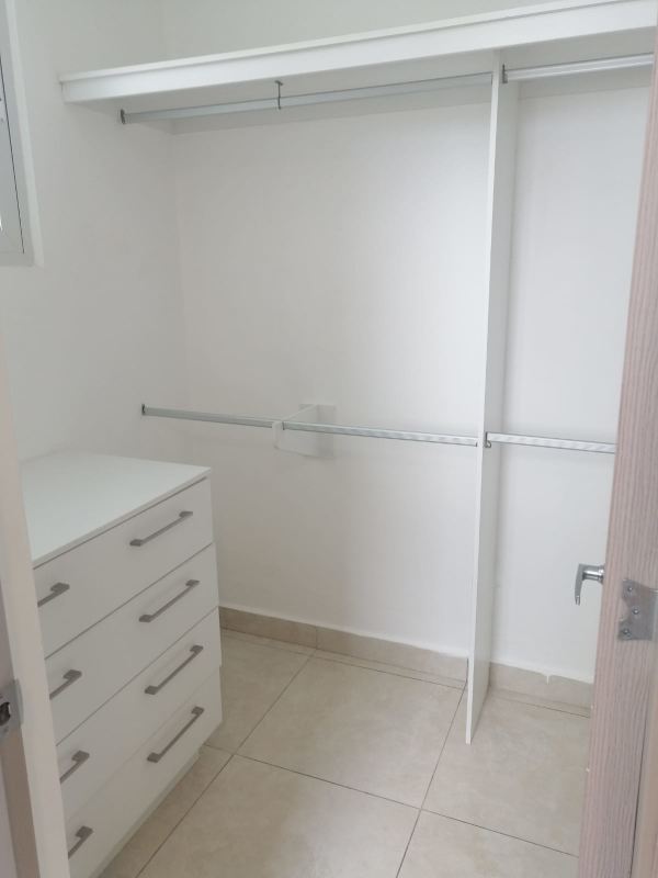 Large bedroom with built-in closet, split AC and window with garden view, PH Clayton Park Panama