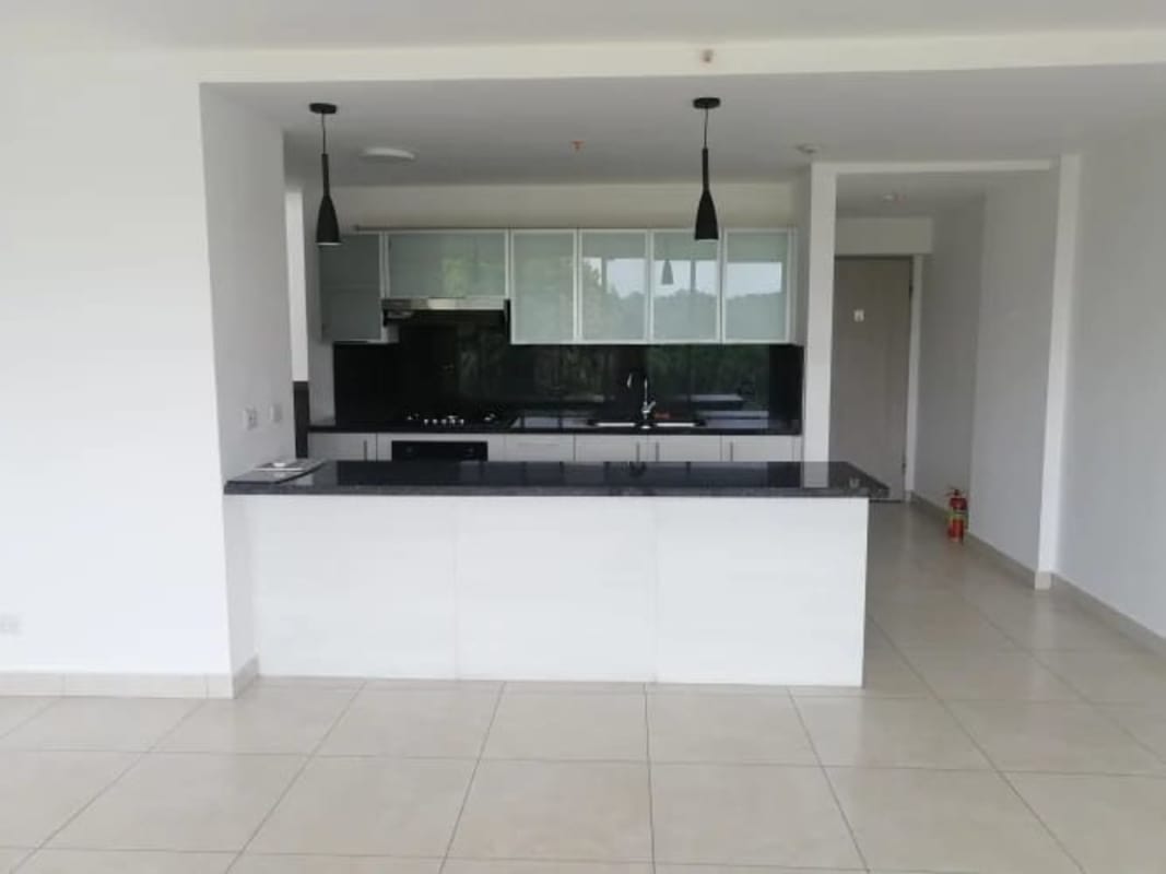 Bedroom with AC, window, and closet in PH Clayton Park Clayton Panama