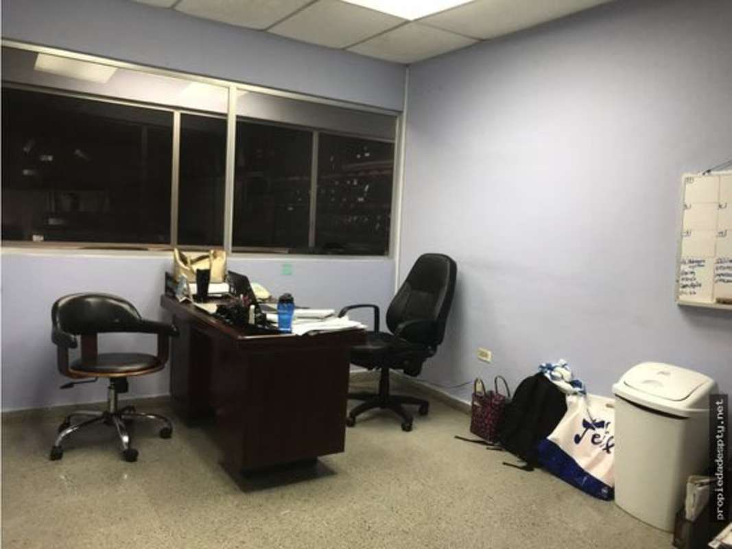 Parking lot with commercial warehouse bays PH Roma Plaza Panama